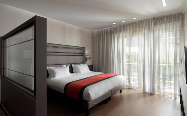 Holiday Suites