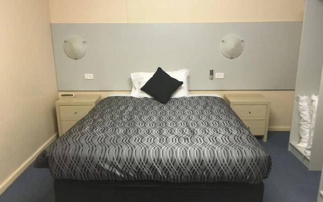 The Palms Motel (Formerly Flinders Motel)