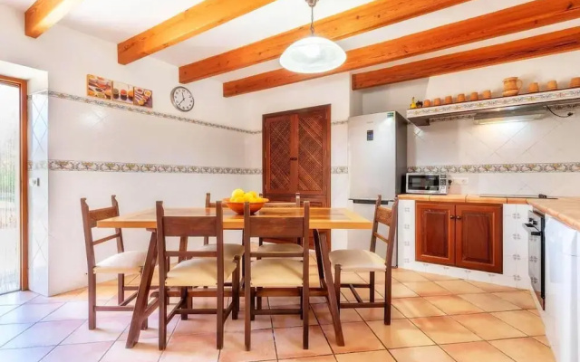 Villa in Buger With Private Courtyard