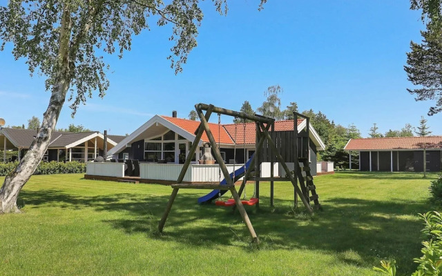 6 Person Holiday Home in Vaeggerlose