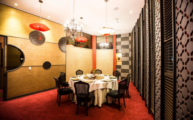 Isquare Hotel