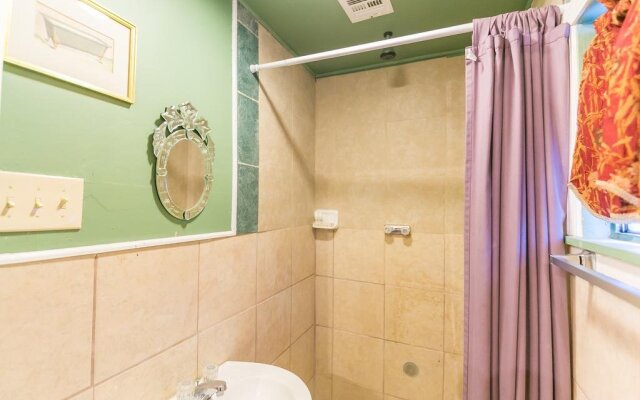 Mag's 940 Guest House