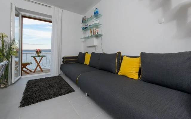 Top Location! Beach & Center Apt 4