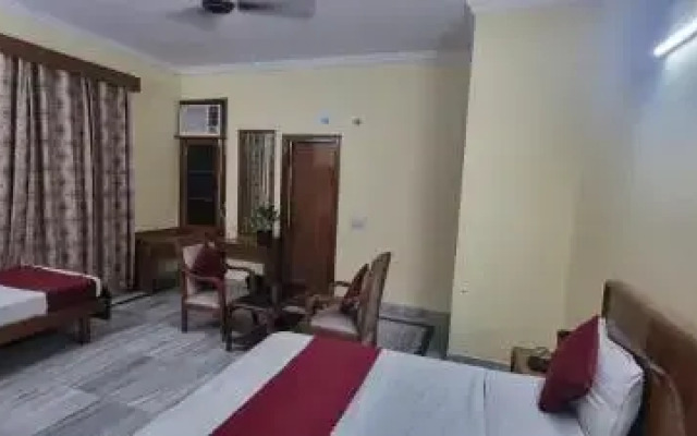 Hotel Shri Hari by OYO Rooms
