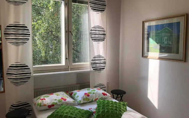 Värikäs puutalokaksio 1-6 hlölle, ilm parkit