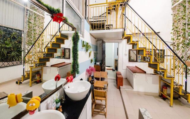 Meow Hostel