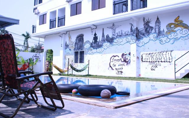 Pool Party Hostel