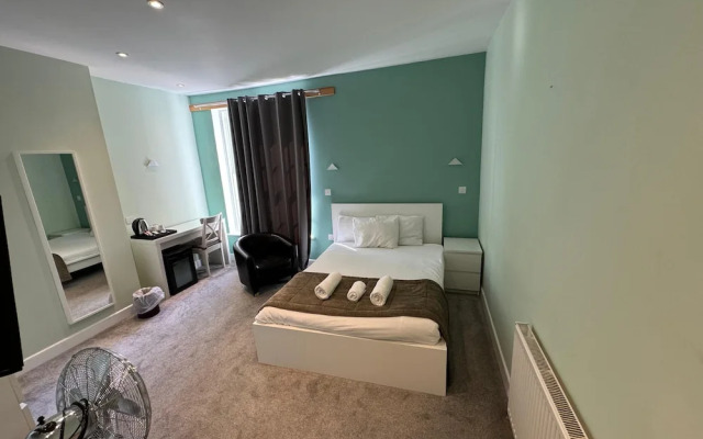 The George Hotel