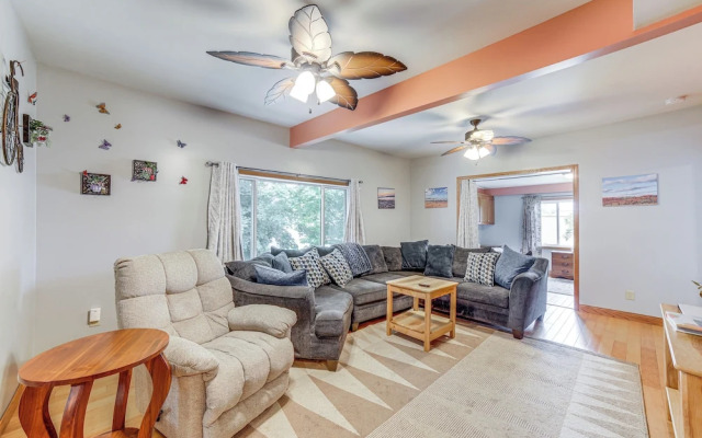 Near Saugatuck Dunes: Pet-friendly Fennville Home!