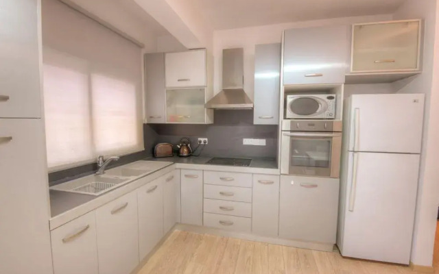 Dasoudi Luxury Beachfront Apartment