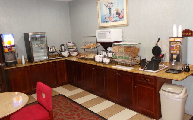 Red Roof Inn & Suites Detroit-Melvindale/ Dearborn