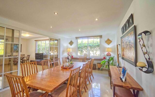 Large Golf View Villa With Pool Jacuzzi and Staff