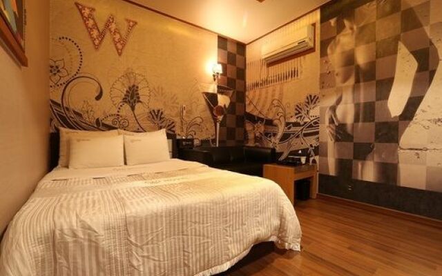 W Motel