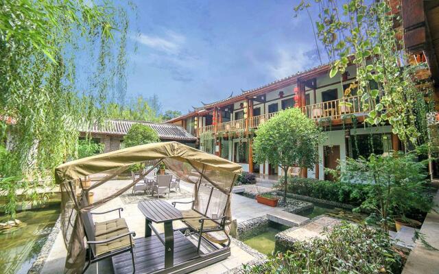 Lijiang Left Bank Holiday Inn
