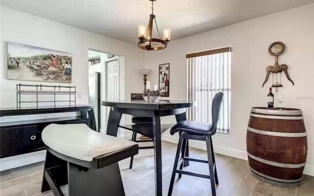 Windwood Villa 4 Bedroom Home by RedAwning