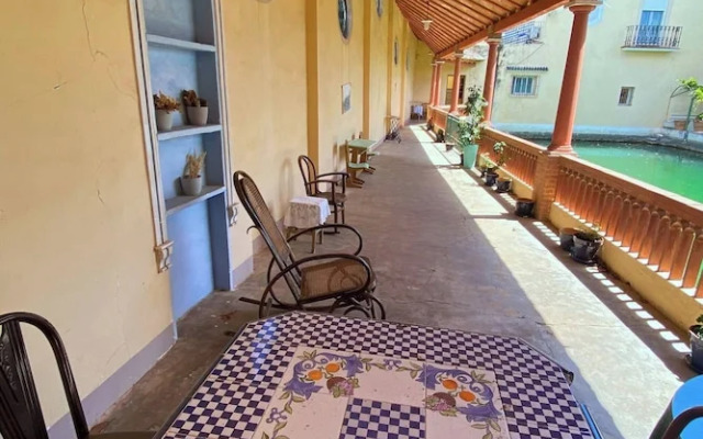 Room-magnolia Loft A Spacious, Authent