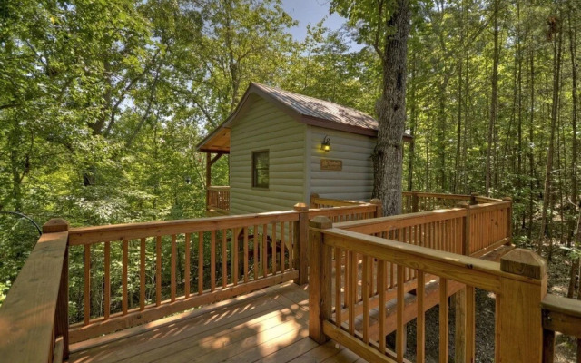 Snuggle Inn & Treehouse