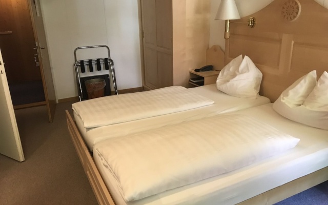 Hotel Bellevue-Wengen – Guest Rooms – Lauterbrunnen