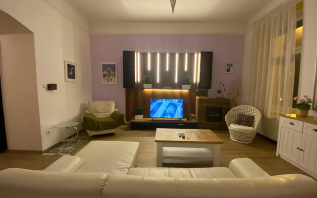 Park Danubes view central market Budapest