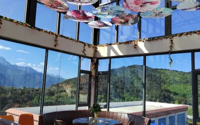 Deqin Moshang Huakai Boutique B&B
