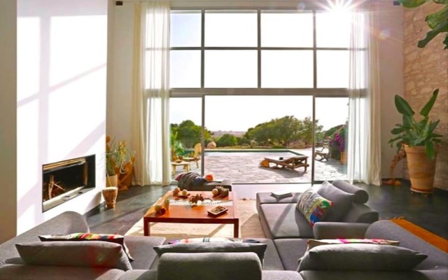 Splendid Villa With sea View