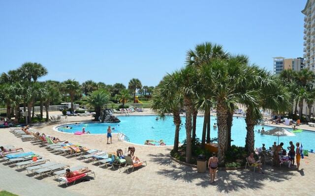 The Gem - 3 Br condo by RedAwning