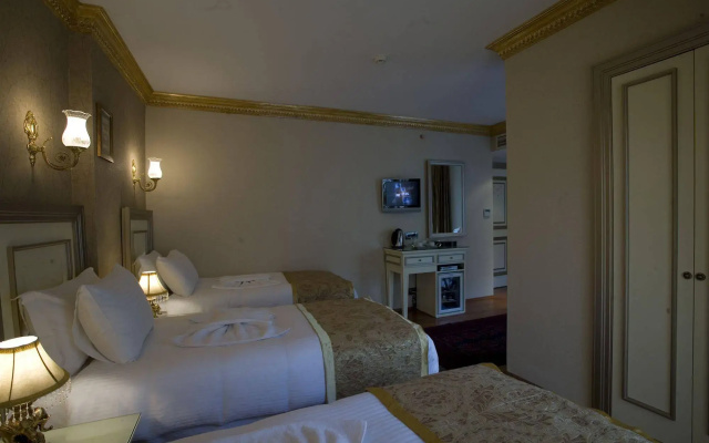 Maywood Hotel
