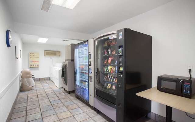 Motel 6 Kingman, AZ - Route 66 West