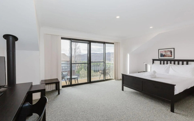 Pentagon 2/65 Gippsland Street