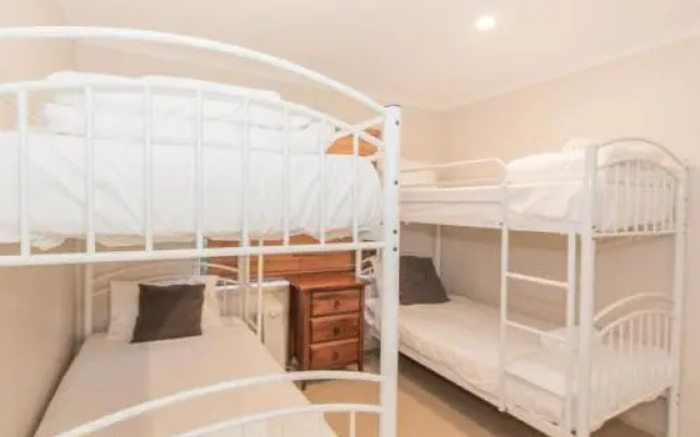 Boronia 4/30 Nettin Circuit