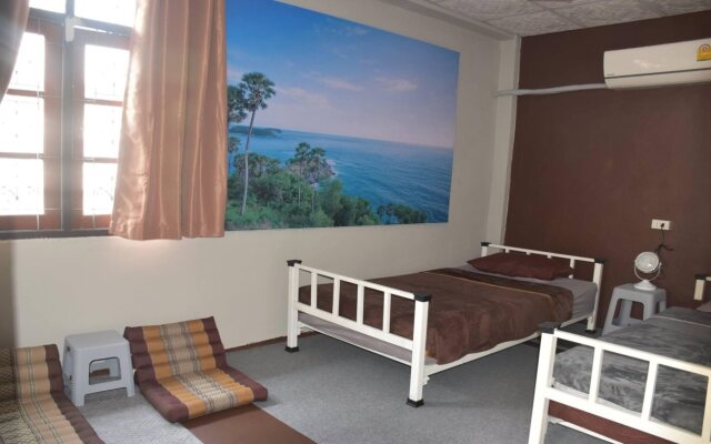 Empo Hostel at 30 Onnut