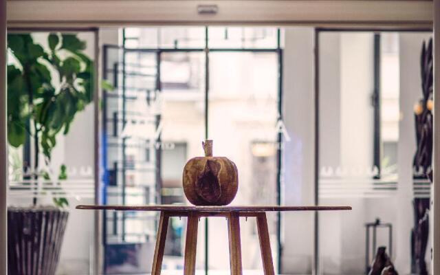 Avra City Boutique Hotel