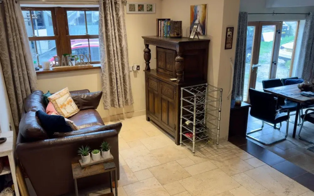 Sleeps 4 - Old Farmhouse - Near Pendle Hill
