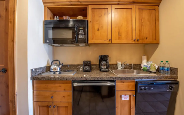 Comfortable Studio Efficiency Unit With Balcony Over Mountaineer Square Condo - No Cleaning Fee! by RedAwning