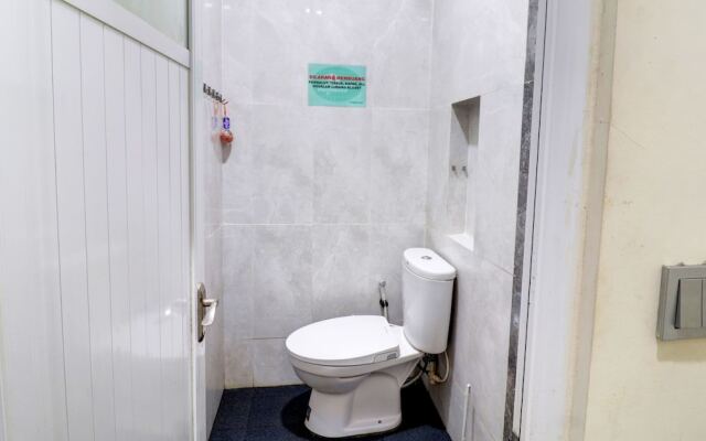 OYO Life 92707 D-akomiba Residence