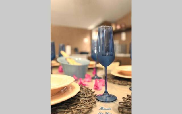 Alexander Suite Home