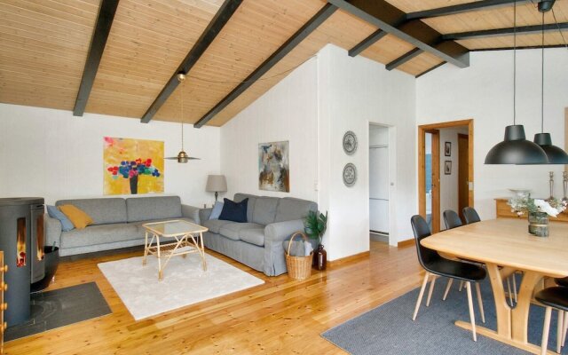 6 Person Holiday Home in Dronningmolle