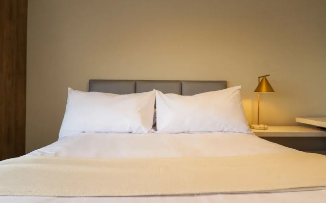 Elegant 3BR Duplex With Balcony in Miraflores