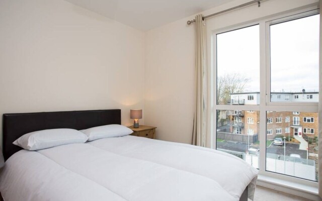 3 Bedroom Apartment Sleeps 6 in Clapham South