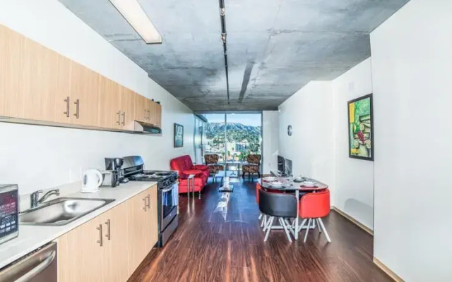 Hollywood Mirage Apartment