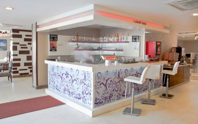 Adella Side Hotel