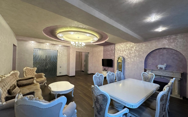 Northern Avenue 2 bedroom Luxury apartment HH777