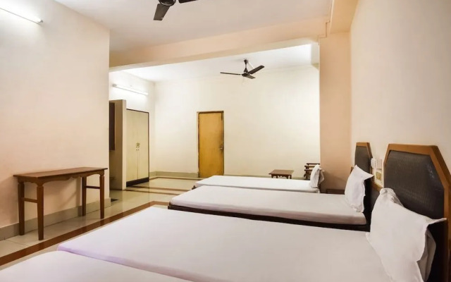 Akash Guest House by OYO Rooms