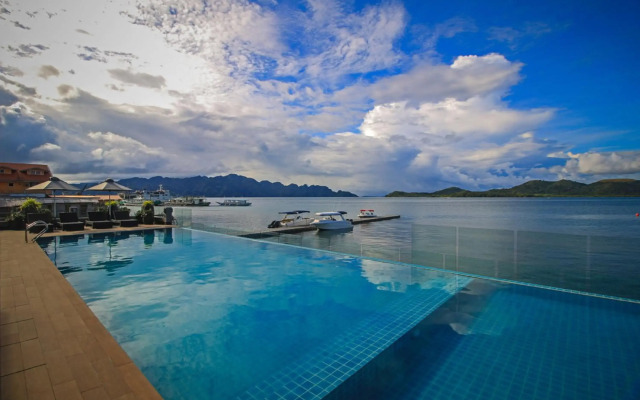 Two Seasons Coron Bayside Hotel