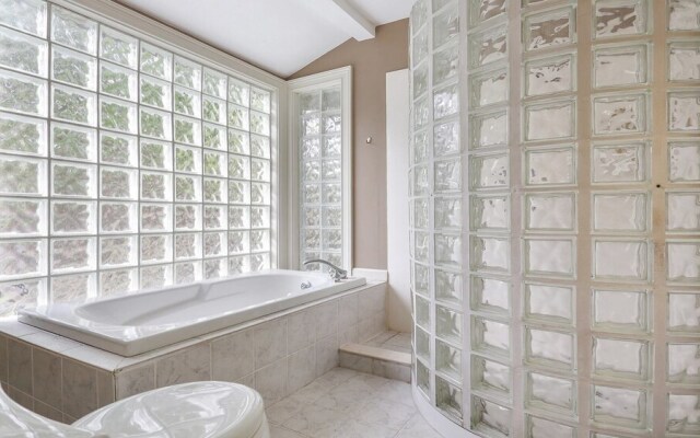 20 Jacana 6 Bedroom Home