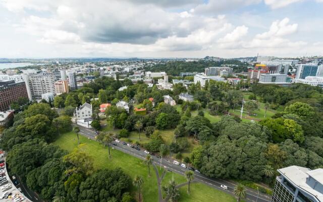 Panoramic Views 2 Bedroom Penthouse Apartment With Carpark