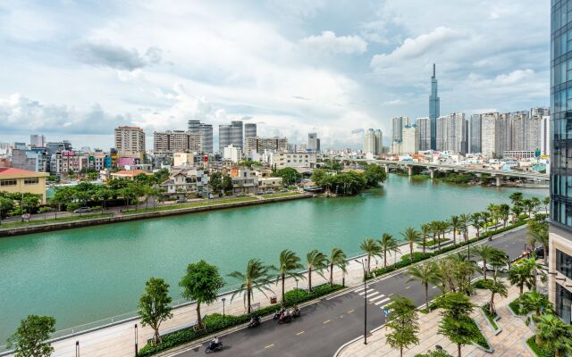 Urban House Saigon - Golden River