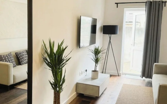 London Stylish 1 Bedroom Apartment With Garden