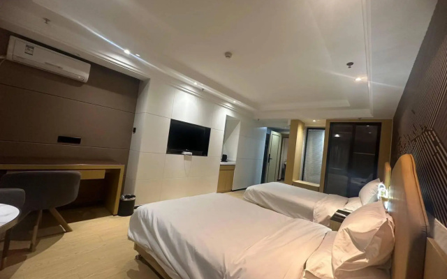 IU Hotel (Urumqi International Airport Yingbin Road)