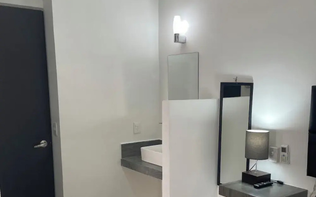 Lavish Studio w Kitchen Downtown